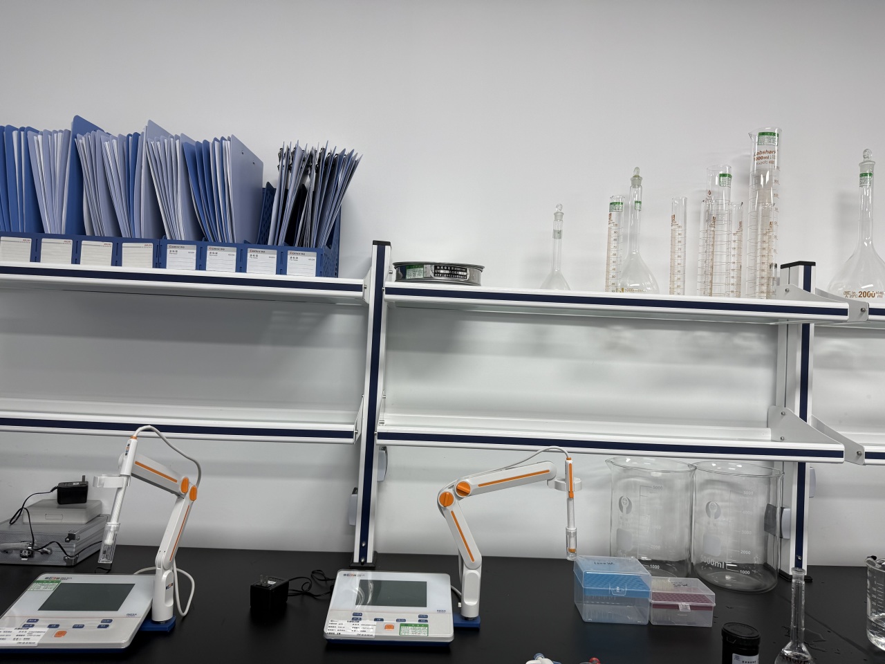 化學(xué)實(shí)驗(yàn)室介紹(圖4) 化學(xué)實(shí)驗(yàn)室介紹(圖4)