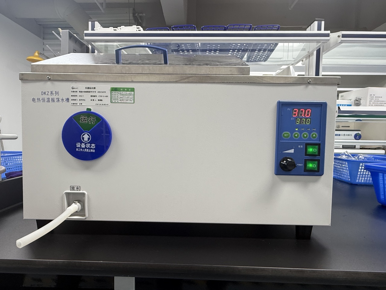 化學(xué)實(shí)驗(yàn)室介紹(圖6) 化學(xué)實(shí)驗(yàn)室介紹(圖6)